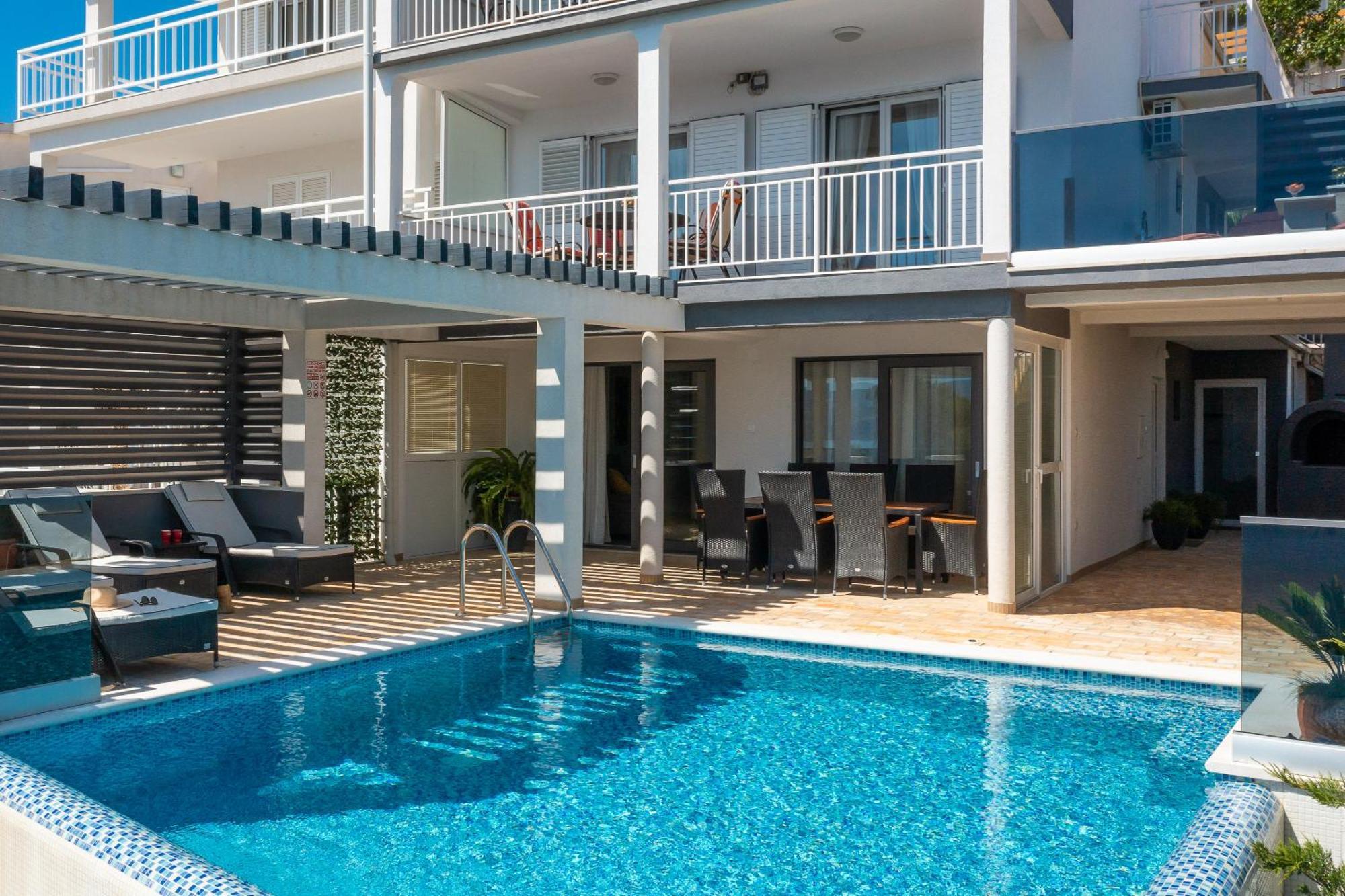 Luxury Seafront Villa With Heated Pool, Jacuzzi, Sea View, 150 M From Beach Stanici Ngoại thất bức ảnh